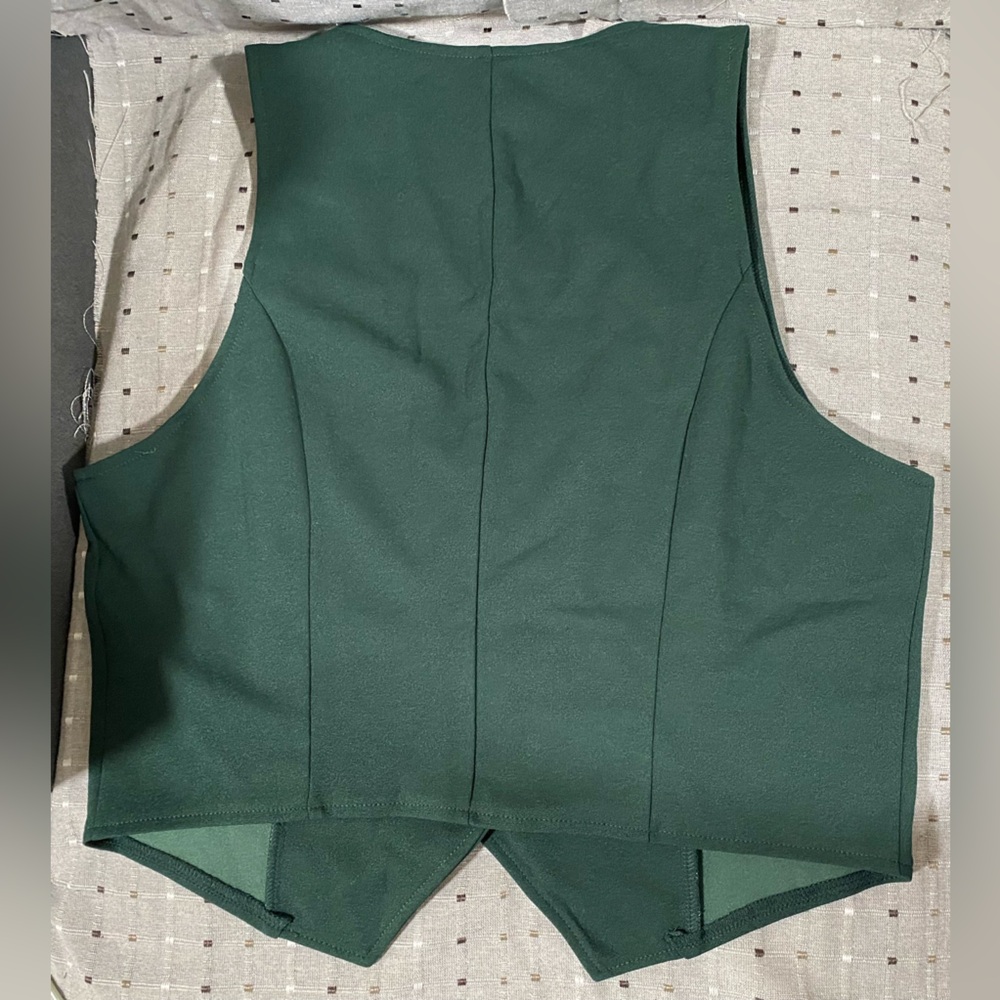 ⭐️Women's Dark Green Buttoned Vest
Size L - Picture 2 of 15